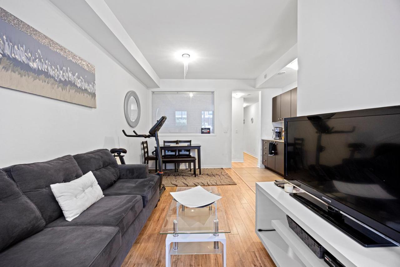 Beautiful Townhouse Near Yorkdale Mall, Wilson Subway Apartment Toronto Ngoại thất bức ảnh