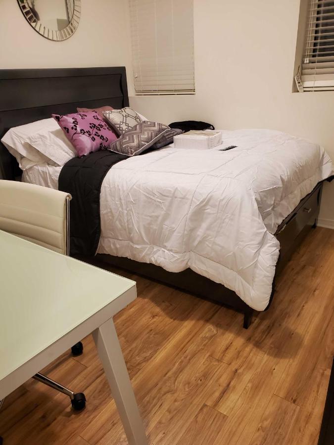 Beautiful Townhouse Near Yorkdale Mall, Wilson Subway Apartment Toronto Ngoại thất bức ảnh