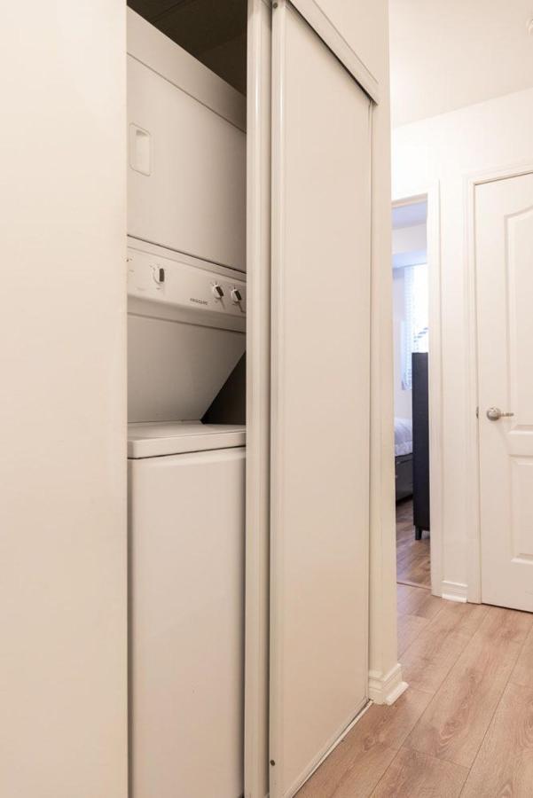 Beautiful Townhouse Near Yorkdale Mall, Wilson Subway Apartment Toronto Ngoại thất bức ảnh