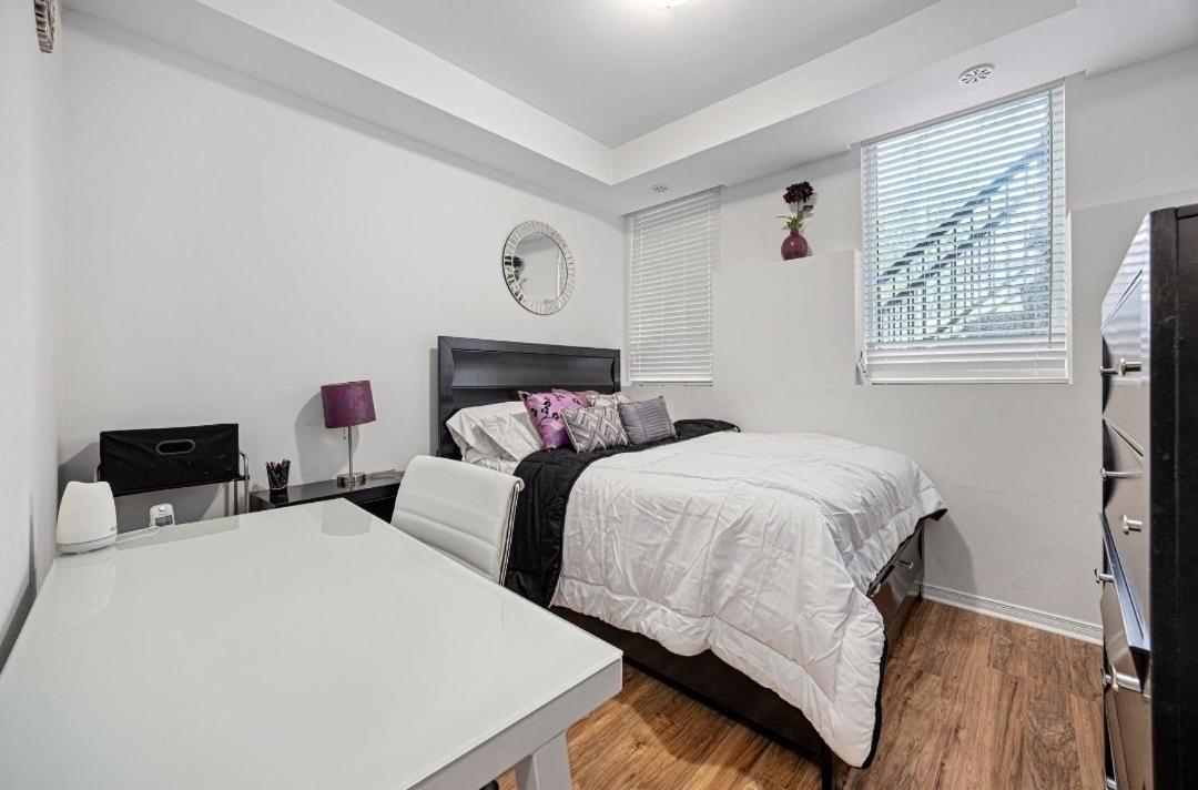 Beautiful Townhouse Near Yorkdale Mall, Wilson Subway Apartment Toronto Ngoại thất bức ảnh