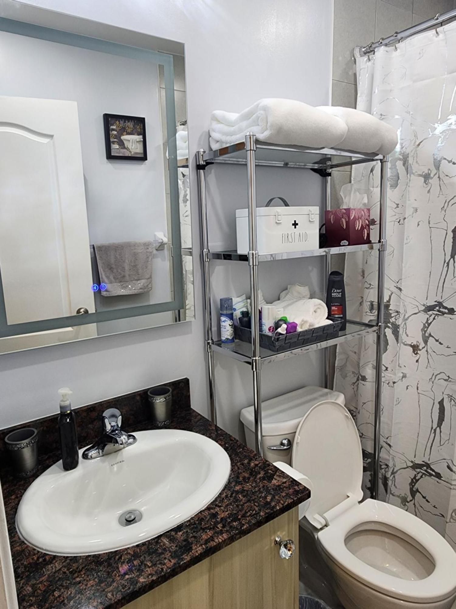 Beautiful Townhouse Near Yorkdale Mall, Wilson Subway Apartment Toronto Ngoại thất bức ảnh