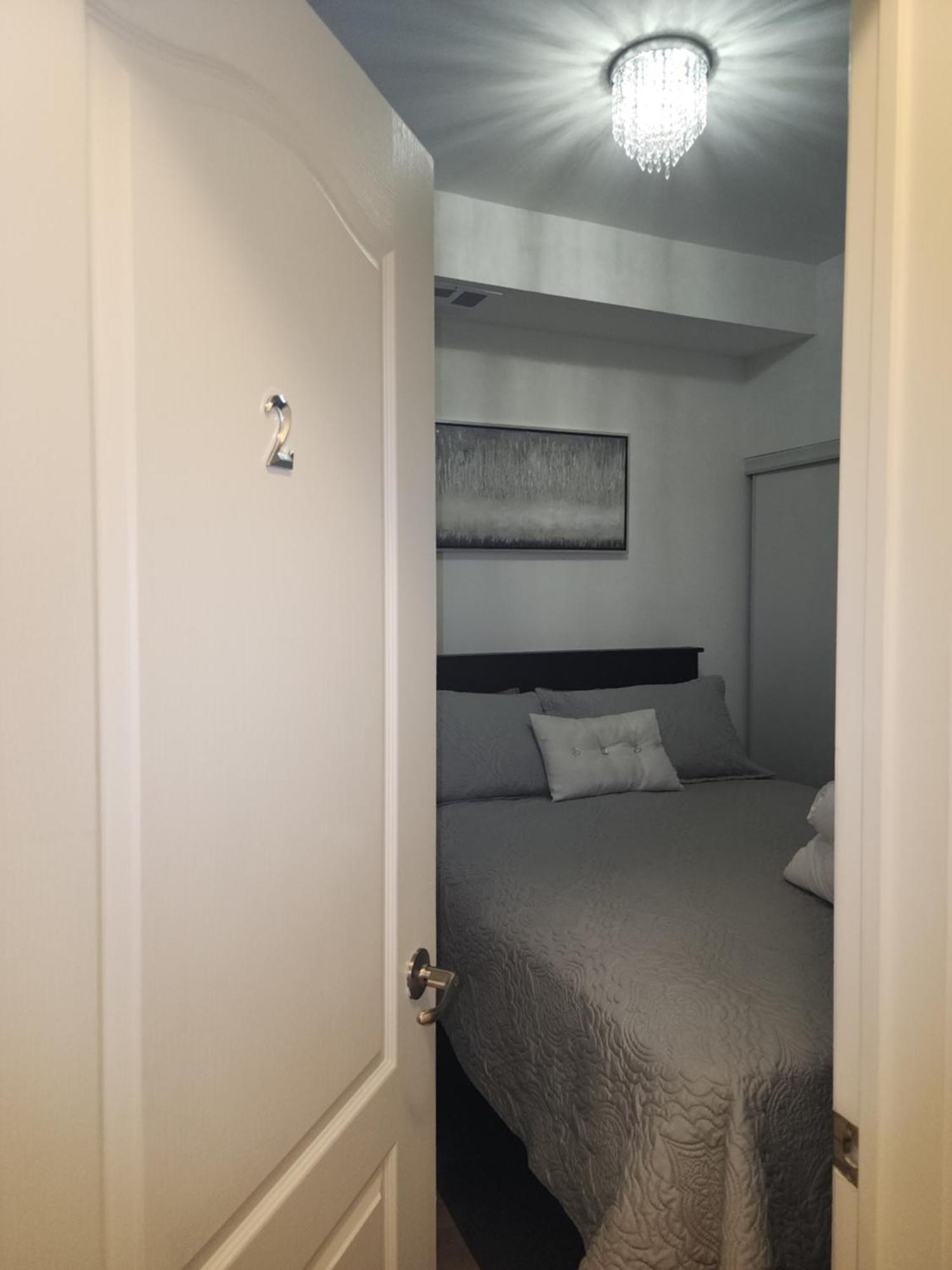 Beautiful Townhouse Near Yorkdale Mall, Wilson Subway Apartment Toronto Ngoại thất bức ảnh